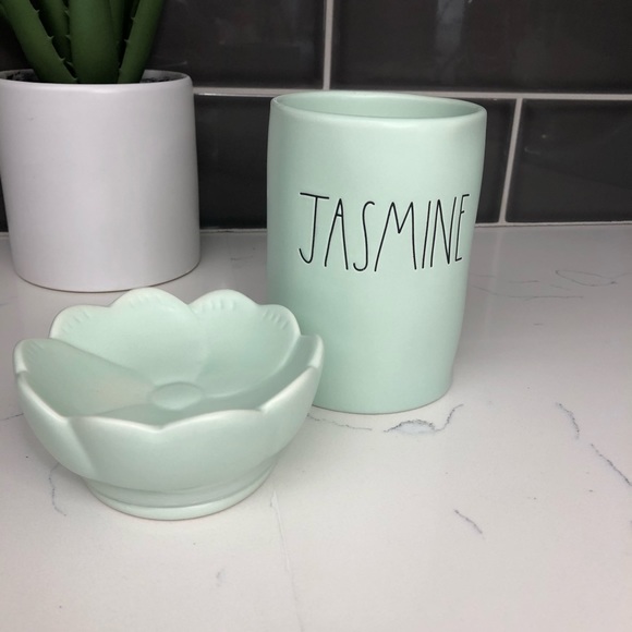 Rae Dunn JASMINE Candle with Flower Topper - Picture 5 of 9